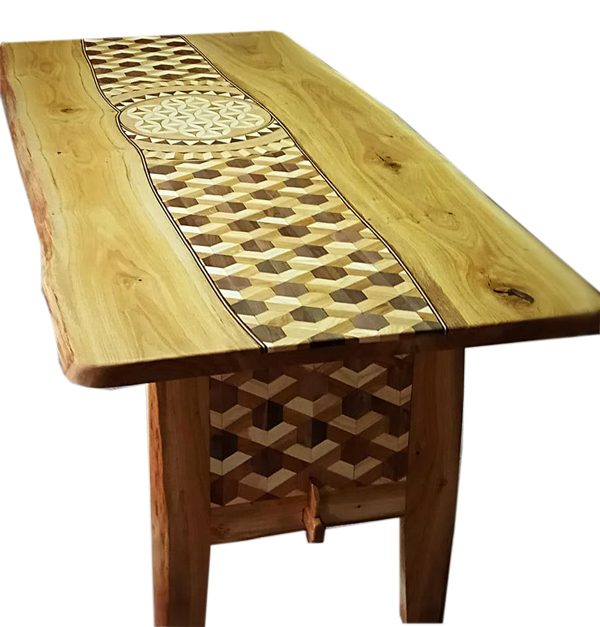Ръчно изработена дървена маса с вградена мозайка